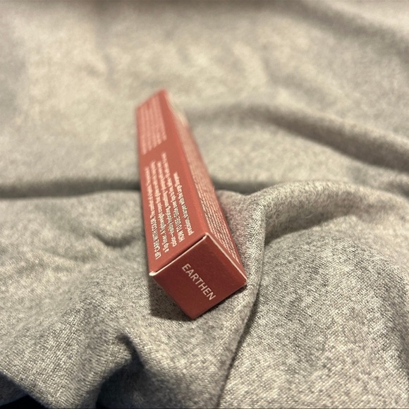 Ilia Lip Sketch Hydrating Pencil NEW Earthen - Picture 2 of 9